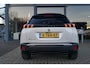 Peugeot e-2008 EV GT 50 kWh | 3 Fase | Schuif / Kantel dak | Camera | Stoelverwarming | Navigatie | Zeer luxe |