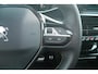 Peugeot e-2008 EV GT 50 kWh | 3 Fase | Schuif / Kantel dak | Camera | Stoelverwarming | Navigatie | Zeer luxe |