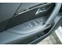 Peugeot e-2008 EV GT 50 kWh | 3 Fase | Schuif / Kantel dak | Camera | Stoelverwarming | Navigatie | Zeer luxe |