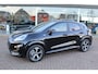 Ford Puma 1.0-125pk EcoBoost Mild-Hybrid ST-Line. Mooie luxe hoogzitter ! Slechts 9.950km ! Autm. airco, adapt. cruise control, stoel-, stuur- en voorraamverw., navigatie, telefoonvoorb., LM wielen, elektr. achterklep, LED verl., camera, pdc v+a etc.