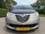 Lancia Ypsilon 0.9 TwinAir Platinum Automaat | Panoramadak | Leder | Clima | 15" Velgen | Navi | PDC | Cruise |
