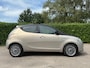Lancia Ypsilon 0.9 TwinAir Platinum Automaat | Panoramadak | Leder | Clima | 15" Velgen | Navi | PDC | Cruise |