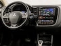 Mitsubishi Outlander 2.0 PHEV Deluxe 203Pk (SCHUIFDAK, NAVIGATIE, CAMERA, LEDER, STOELVERWARMING, ADAPTIVE CRUISE, GETINT GLAS, STANDKACHEL, KEYLESS, LANE ASSIST, NIEUWSTAAT)