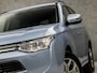 Mitsubishi Outlander 2.0 PHEV Deluxe 203Pk (SCHUIFDAK, NAVIGATIE, CAMERA, LEDER, STOELVERWARMING, ADAPTIVE CRUISE, GETINT GLAS, STANDKACHEL, KEYLESS, LANE ASSIST, NIEUWSTAAT)