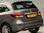 Mercedes-Benz B-klasse 180 Sport (PANORAMADAK, NAVIGATIE, LEDER, ZWART HEMEL, STOELVERWARMING, SPORTSTOELEN, LED KOPLAMPEN, PARKEERSENSOREN, NIEUWSTAAT)