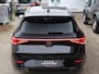 CUPRA Leon Sportstourer 1.4 e-Hybrid 245pk VZ | Trekhaak | Stoel -& stuurwiel verwarmd | Parkeersensor achter | Navigatie | Apple Carplay / Android Auto | Sfeerverlichting |