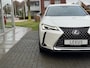 Lexus UX 250h Preference Line | 18 inch, Stoel + Stuurverwarming, Apple CarPlay/Android Auto, Keyless, Privacy Glass