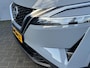 Nissan Qashqai 1.3 MHEV Premiere Edition / Dealeronderhouden / Trekhaak (1400kg) / Head-up Display / Panoramadak / Adaptieve Cruise Control / Rondzichtcamera / Climate Control / Apple Carplay & Android Auto / Dodehoekdetectie / Parkeersensoren Voor & Achter /