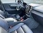 Volvo XC40 Recharge P8 AWD R-Design Volvo Dealer auto, Lederen bekleding, Parkeer camera, Verwarmde stoelen voor. Extra getint glas, Verwarmd stuurwiel, Parkeer verwarming, Apple Car Play / Android Auto 1e eigenaar