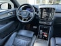 Volvo XC40 Recharge P8 AWD R-Design Volvo Dealer auto, Lederen bekleding, Parkeer camera, Verwarmde stoelen voor. Extra getint glas, Verwarmd stuurwiel, Parkeer verwarming, Apple Car Play / Android Auto 1e eigenaar