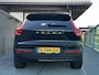 Volvo XC40 Recharge P8 AWD R-Design Volvo Dealer auto, Lederen bekleding, Parkeer camera, Verwarmde stoelen voor. Extra getint glas, Verwarmd stuurwiel, Parkeer verwarming, Apple Car Play / Android Auto 1e eigenaar