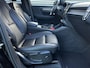 Volvo XC40 Recharge P8 AWD R-Design Volvo Dealer auto, Lederen bekleding, Parkeer camera, Verwarmde stoelen voor. Extra getint glas, Verwarmd stuurwiel, Parkeer verwarming, Apple Car Play / Android Auto 1e eigenaar