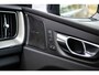 Volvo XC60 2.0 T6 Plug-in hybrid AWD Plus Black Edition | Panoramadak | Head-Up Display | Visual Park Assist | 22" | Luchtvering | Getint Glas | Adaptive Cruise |