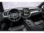 Volvo XC60 2.0 T6 Plug-in hybrid AWD Plus Black Edition | Panoramadak | Head-Up Display | Visual Park Assist | 22" | Luchtvering | Getint Glas | Adaptive Cruise |