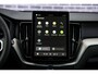 Volvo XC60 2.0 T6 Plug-in hybrid AWD Plus Black Edition | Panoramadak | Head-Up Display | Visual Park Assist | 22" | Luchtvering | Getint Glas | Adaptive Cruise |