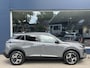 Peugeot 2008 1.2 Hybrid 145 PK Allure | € 9500 DEMO VOORDEEL | Netto Deal Auto | Automaat | 2025 Auto | Navigatie via Telefoon | Adaptieve Cruise Control | 360 Graden Camera | Parkeersensoren V+A | Hoge Zitpositie | Hybride Elektrisch rijden met Automaat | Climate Control | Stoelverwarming | LED Verlichting | 17" Lichtmetalen Velgen |