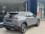 Peugeot 2008 1.2 Hybrid 145 PK Allure | € 9500 DEMO VOORDEEL | Netto Deal Auto | Automaat | 2025 Auto | Navigatie via Telefoon | Adaptieve Cruise Control | 360 Graden Camera | Parkeersensoren V+A | Hoge Zitpositie | Hybride Elektrisch rijden met Automaat | Climate Control | Stoelverwarming | LED Verlichting | 17" Lichtmetalen Velgen |