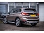 BMW X1 SDrive20i VDL Nedcar I Pano-dak I Leder I Afn.Trekhaak I M-Stuur I 19'' I Org.NL I Dealer-onderhouden