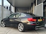 BMW 3-Serie Gran Turismo 320i Corporate Lease High Executive | AUTOMAAT | SCHUIF/KANTELDAK | LEDER | CARPLAY/ANDROID | CAMERA | NAVI | CRUISE CONTROL | LMV 18'' | CLIMATE CONTROL | PDC V+A | STOELVERWARMING | KEYLESS | ELEKTR. ACHTERKLEP | BLUETOOTH