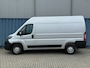 Peugeot Boxer 330 2.2 BlueHDi 120 L2H2 Premium | Achteruitrij camera | Armsteun voor | Centrale deurvergrendeling met afstandsbediening