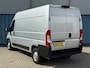 Peugeot Boxer 330 2.2 BlueHDi 120 L2H2 Premium | Achteruitrijcamera | All-season banden | Bestuurdersstoel in hoogte verstelbaar