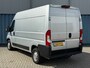 Peugeot Boxer 330 2.2 BlueHDi 120 L2H2 Premium | Achteruitrijcamera | All-season banden | Bestuurdersstoel in hoogte verstelbaar