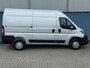 Peugeot Boxer 330 2.2 BlueHDi 120 L2H2 Premium | Achteruitrijcamera | All-season banden | Bestuurdersstoel in hoogte verstelbaar