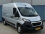 Peugeot Boxer 330 2.2 BlueHDi 120 L2H2 Premium | Achteruitrijcamera | All-season banden | Bestuurdersstoel in hoogte verstelbaar