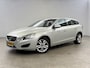 Volvo V60 1.6 T3 Momentum NIEUWE APK | Cruise | Navigatie | Parkeersens | Clima | NAP