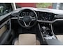 Volkswagen Touareg 3.0 TSi eHybrid 4MOTION Elegance | Luchtvering | Trekhaak | Pano | Massage | Stoelventilatie | Memory | 360 Camera