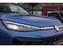 Volkswagen T-Roc 1.5 eTsi R-Line First Edition 150PK / 110kW DSG, DE NIEUWE T-ROC, LED Matrix IQ.Light, rondomzicht camera, 3-zone Climatronic, dodehoekdetectie (Side Assist), Apple Carplay & Android Auto, autonome parkeerfunctie, elektrisch bedienbare achterklep met sensorsturing, adaptive cruise control met Stop&Go (ACC), achteruitrijcamera, head-up display, volledig digitaal instrumentenpaneel (Digital Cockpit Pro), verwarmbare voorstoelen, grootlichtassistent, 20'' LMV 'Calgary'