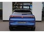 Volkswagen T-Roc 1.5 eTsi R-Line First Edition 150PK / 110kW DSG, DE NIEUWE T-ROC, LED Matrix IQ.Light, rondomzicht camera, 3-zone Climatronic, dodehoekdetectie (Side Assist), Apple Carplay & Android Auto, autonome parkeerfunctie, elektrisch bedienbare achterklep met sensorsturing, adaptive cruise control met Stop&Go (ACC), achteruitrijcamera, head-up display, volledig digitaal instrumentenpaneel (Digital Cockpit Pro), verwarmbare voorstoelen, grootlichtassistent, 20'' LMV 'Calgary'