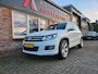 Volkswagen Tiguan 1.4 TSI R-Line Edition Schuifdak! Xenon! Leer! NAP! Mooie/Nette Auto!