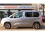 Peugeot Rifter 130 Pk ** AUTOMAAT ** (Toyota ProAce Citroen Berlingo) * Climate & Cruise Control * Trekhaak * L.M. Velgen * Navigatie & Spotify via Apple Carplay / Android Auto * Stoelverwarming * Vierseizoenenbanden Michelin * Vingerhoets; Vierde Generatie Eersteklas Service. Al meer dan 100 jaar een begrip in de Brabantse Kempen.......
