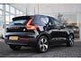 Volvo XC40 Recharge P8 AWD R-Design | Panoramadak | Climate Control | Adaptieve Cruise Control | 360* Camera | Elektrisch Verstelbare Stoelen | Elektrisch Bedienbare Kofferklep | Dodehoeksensoren | 19"LMV | Apple Carplay/Android Auto |