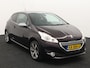 Peugeot 208 120 pk 1.6 VTi XY Bluetooth, Panoramadak, Cruise control, Dimlichten automatisch, elec. climate control, Elek. Stabiliteits Programma, Parkeersensor achter, Regensensor, Stuur multifunctioneel De Peugeot 208 1.6 VTi XY uit 2013 is een compacte hatchback met een sportieve uitstraling en een vlotte benzinemotor. De 1,6 liter motor levert voldoende vermogen voor zowel stadsverkeer als