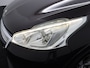 Peugeot 208 120 pk 1.6 VTi XY Bluetooth, Panoramadak, Cruise control, Dimlichten automatisch, elec. climate control, Elek. Stabiliteits Programma, Parkeersensor achter, Regensensor, Stuur multifunctioneel De Peugeot 208 1.6 VTi XY uit 2013 is een compacte hatchback met een sportieve uitstraling en een vlotte benzinemotor. De 1,6 liter motor levert voldoende vermogen voor zowel stadsverkeer als