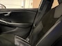 Volvo V40 2.0 T4 Business Sport Stoelverwarming | Parkeercamera | Cruise Control | Climate Control L+R | Parkeersensoren achter | 17 Inch | Alcantara/Lederen R-Design bekleding met witte bies en stiksel | Bluetooth telefoon en audio streaming | Navigatie | Adaptief TFT instrumentenpaneel met 3 instellingen | Regensensor | Automatisch dimmende binnenspiegel met frameless design | Elektrisch inklapbare buitenspiegels | Uitschuifbare midden armsteun | Netjes onderhouden! | Osmium Grey Metallic |