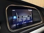Volvo V40 2.0 T4 Business Sport Stoelverwarming | Parkeercamera | Cruise Control | Climate Control L+R | Parkeersensoren achter | 17 Inch | Alcantara/Lederen R-Design bekleding met witte bies en stiksel | Bluetooth telefoon en audio streaming | Navigatie | Adaptief TFT instrumentenpaneel met 3 instellingen | Regensensor | Automatisch dimmende binnenspiegel met frameless design | Elektrisch inklapbare buitenspiegels | Uitschuifbare midden armsteun | Netjes onderhouden! | Osmium Grey Metallic |
