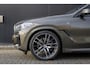 BMW X6 xDrive40i High Executive HUD | H&K | Pano | Luchtvering | 360 Camera | Stuurverwarming | Memory seats | Trekhaak | Adapt. Cruise Control + Zelfsturende functie