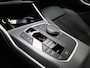 BMW 3-Serie 320e | Afneembare Trekhaak | M-Sportpakket | LCI | Live Cockpit Plus | PDC Voor + Achter | Full-Map Navigatie | Climate Control | Cruise Control | Licht- & Regensensor | Apple Carplay & Android Auto