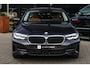 BMW 5-Serie Touring 530e | Trekhaak | ACC | Stuurwiel verwarmd | Dealer onderhouden | 1e eig. | Camera | Sfeerverlichting