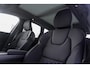 Volvo XC60 2.0 T6 Plug-in hybrid AWD Ultra Dark | Head Display | 360 Camera | 22" Diamond Velgen | Stoel & Stuurverwarming | Harman/Kardon audio | Schuifdak |