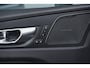 Volvo XC60 2.0 T6 Plug-in hybrid AWD Ultra Dark | Head Display | 360 Camera | 22" Diamond Velgen | Stoel & Stuurverwarming | Harman/Kardon audio | Schuifdak |