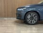 Volvo XC90 T8 AWD Recharge Ultra Ultimate Dark Luchtvering | Trekhaak | All Season Banden | 360 Camera | Head-Up Display | Harman Kardon | 455pk | Adaptieve Cruise Control | Standkachel met Volvo On Call App | Stoelverwarming voor+achter | Stuurwielverwarming | Schuifdak | Full LED Meesturende koplampen | Pilot Assist | BLIS Dode Hoek Detectie | Alcantara hemelbekleding | Lederen zonnekleppen en handgrepen | Elektrische voorstoelen geheugen | Lederen bekleding | Zitting verlenging voorstoelen | Lederen dashboard | 20 Inch | Google Infotainment | Keyless Drive | Privacy Glass | Elektrisch bedienbare achterklep | Geïntegreerd kinderzitje achterin | Geïntegreerde zongordijnen achterportieren | Verlichte instaplijsten | 7-Persoons | 4-Zone Climate Control | DAB Radio | Apple Carplay/Android Auto | Alarm Klasse III | Draadloos telefoon opladen | Denim Blue Metallic |