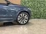 Volvo XC90 T8 AWD Recharge Ultra Ultimate Dark Luchtvering | Trekhaak | All Season Banden | 360 Camera | Head-Up Display | Harman Kardon | 455pk | Adaptieve Cruise Control | Standkachel met Volvo On Call App | Stoelverwarming voor+achter | Stuurwielverwarming | Schuifdak | Full LED Meesturende koplampen | Pilot Assist | BLIS Dode Hoek Detectie | Alcantara hemelbekleding | Lederen zonnekleppen en handgrepen | Elektrische voorstoelen geheugen | Lederen bekleding | Zitting verlenging voorstoelen | Lederen dashboard | 20 Inch | Google Infotainment | Keyless Drive | Privacy Glass | Elektrisch bedienbare achterklep | Geïntegreerd kinderzitje achterin | Geïntegreerde zongordijnen achterportieren | Verlichte instaplijsten | 7-Persoons | 4-Zone Climate Control | DAB Radio | Apple Carplay/Android Auto | Alarm Klasse III | Draadloos telefoon opladen | Denim Blue Metallic |