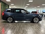 Volvo XC90 T8 AWD Recharge Ultra Ultimate Dark Luchtvering | Trekhaak | All Season Banden | 360 Camera | Head-Up Display | Harman Kardon | 455pk | Adaptieve Cruise Control | Standkachel met Volvo On Call App | Stoelverwarming voor+achter | Stuurwielverwarming | Schuifdak | Full LED Meesturende koplampen | Pilot Assist | BLIS Dode Hoek Detectie | Alcantara hemelbekleding | Lederen zonnekleppen en handgrepen | Elektrische voorstoelen geheugen | Lederen bekleding | Zitting verlenging voorstoelen | Lederen dashboard | 20 Inch | Google Infotainment | Keyless Drive | Privacy Glass | Elektrisch bedienbare achterklep | Geïntegreerd kinderzitje achterin | Geïntegreerde zongordijnen achterportieren | Verlichte instaplijsten | 7-Persoons | 4-Zone Climate Control | DAB Radio | Apple Carplay/Android Auto | Alarm Klasse III | Draadloos telefoon opladen | Denim Blue Metallic |