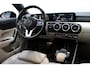 Mercedes-Benz A-klasse 250 e Luxury Line PHEV RIJKLAAR!! LEER | HEAD-UP DISPLAY | AUTOMAAT | CAMERA | PARKEERSENSOREN
