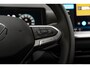 Volkswagen T-Roc Life First Edition Inclusief €2000,- inruilvoordeel  | 'App-Connect' draadloze smartphone integratie | Automatische afstandsregeling (Adaptive Cruise Control) | Buitenspiegels elektrisch instel-, verwarm- en inklapbaar