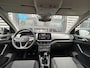 Volkswagen T-Cross Life Edition | 'App-Connect' draadloze smartphone integratie | Achterlichten LED | Afstandscontrolesysteem (Front Assist)